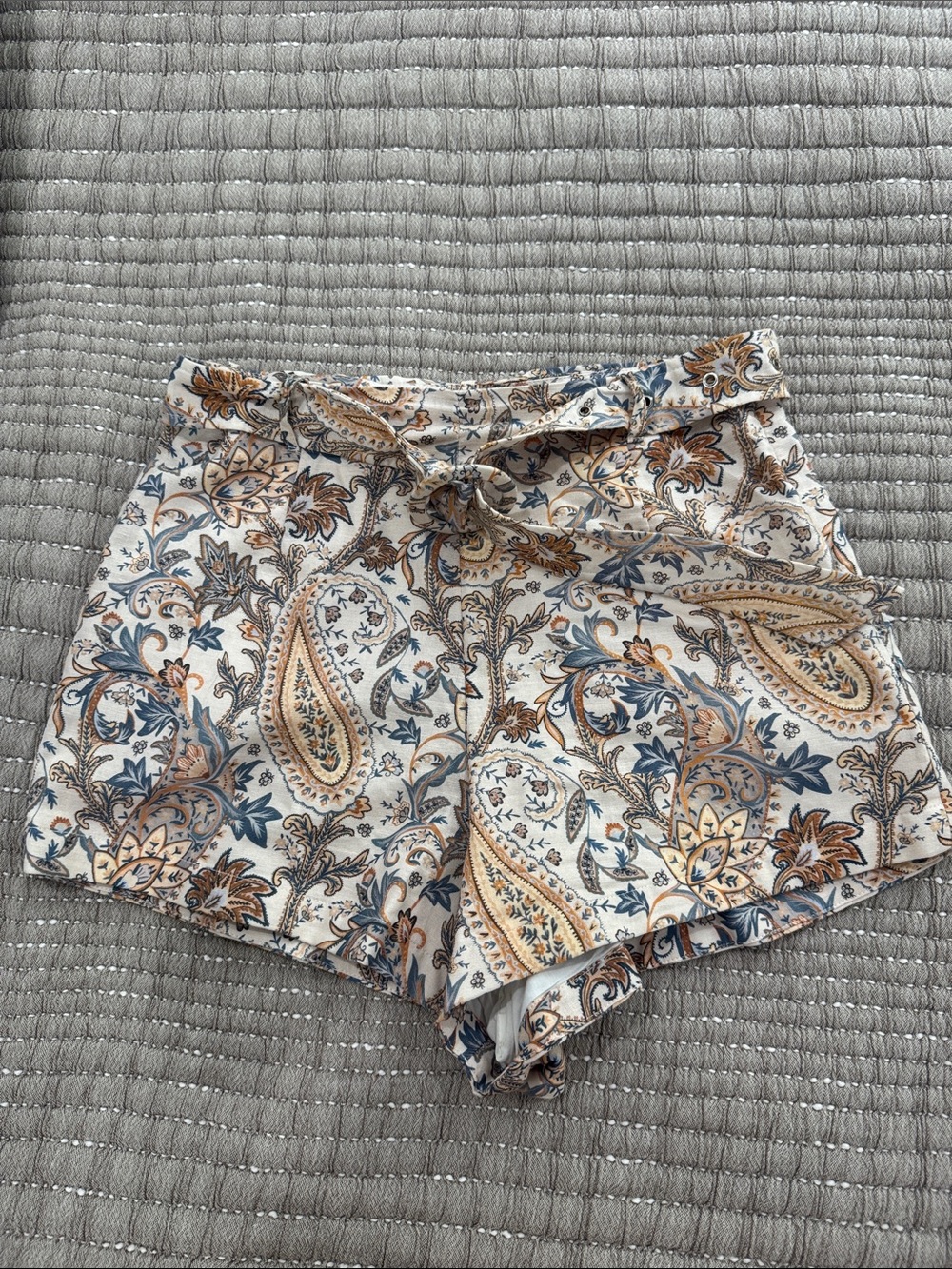 Women’s Paisley Tie-Waist Shorts - Cream/Blue/Brown